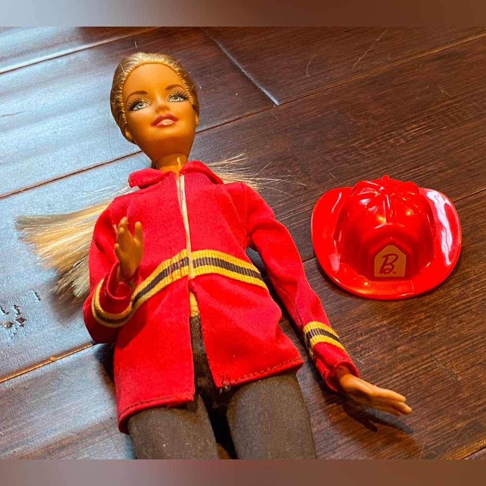 Barbie Careers Firefighter Doll 🔥 👩‍🚒 - Picture 3 of 12